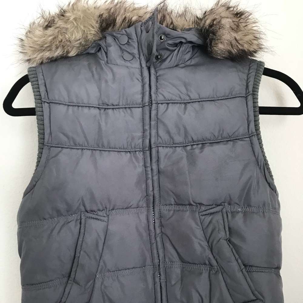 Warm down feather zip up vest for the snow